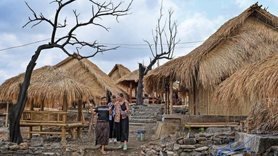 Wisatawan Mulai Kembali ke Desa Adat Sade Usai Kebakaran