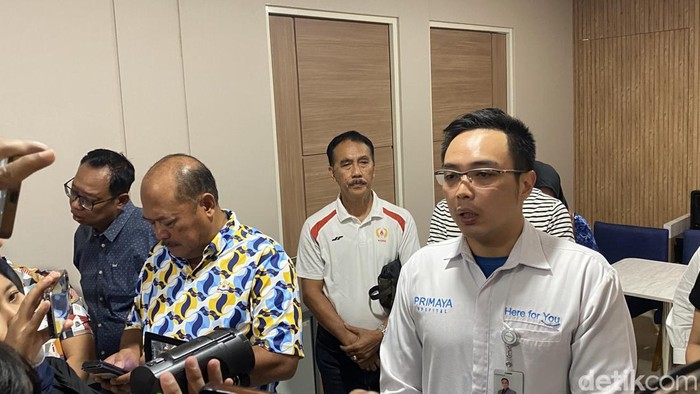Ketua KONI Jateng, Sujarwanto (kiri) dan Direktur Rumah Sakit Primaya Semarang, Aditya Nugraha (kanan) di RS Primaya Semarang, Kecamatan Tembalang, Kota Semarang, Rabu (28/10/2026).