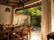 Elamu Lombok, Restoran Yunani Estetik di Kuta Lombok dengan Menu Autentik