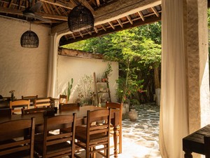 Elamu Lombok, Restoran Yunani Estetik di Kuta Lombok dengan Menu Autentik