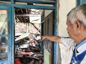Pembersihan Material Longsor di Sanggulan Tabanan Terkendala Alat Berat