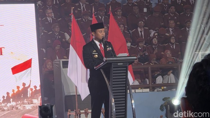 Gubernur Sulsel Andi Sudirman Sulaiman di GOR Sudiang Makassar.
