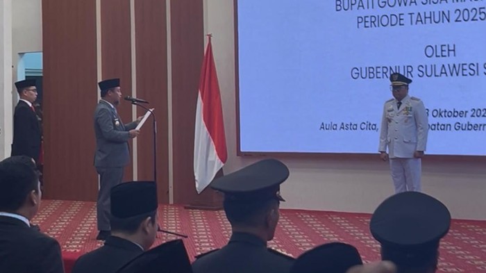 Gubernur Sulsel Andi Sudirman Sulaiman melantik Darmawangsyah Muin sebagai Bupati Gowa.