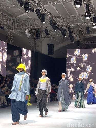 JFW 2027 hadirkan peragaan Still/Moving lewat kolaborasi Cap Bali, Manzone & Minimal, Kami., dan APR dalam mengolah serat viscose & lyocell.