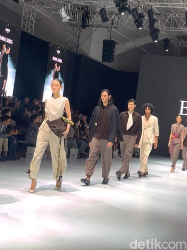 JFW 2027 hadirkan peragaan Still/Moving lewat kolaborasi Cap Bali, Manzone & Minimal, Kami., dan APR dalam mengolah serat viscose & lyocell.
