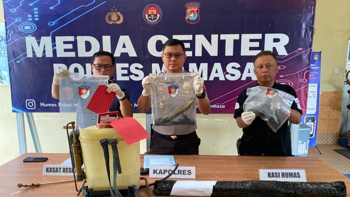 Kapolres Mamasa, AKBP Ariantony Utama Bangalino saat menggelar konferensi pers di ruang Media Center Polres Mamasa.