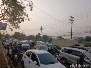 Jalan Perintis Kemerdekaan Makassar Macet Parah Imbas Demo