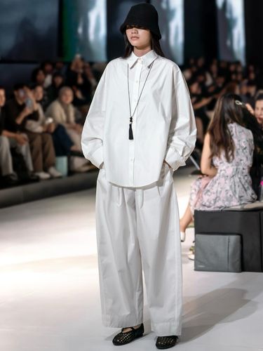 Koleksi Sabamodest di Jakarta Fashion Week 2027. Koleksi Sabamodest di Jakarta Fashion Week 2027.