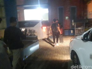 Geledah Kantor Bea Cukai Kudus, Petugas KPK Bawa 2 Koper dan 1 Kardus