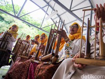 Melihat Lansia Belajar hingga Bermain Angklung di Sekolah Lansia
