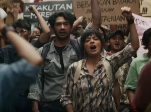 Sinopsis Film Laut Bercerita, Masa Kelam Jelang Orde Baru Berakhir