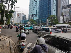 Lalu Lintas di Sekitar Bundaran HI Dialihkan