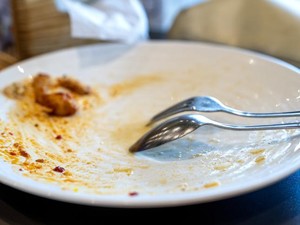 Piring Selalu Bersih Tanpa Sisa? Ini Alasan Psikologis di Balik Kebiasaan Makan