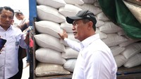 Mentan Ungkap Praktik Oplos Beras SPHP Jadi Premium di Jaktim!