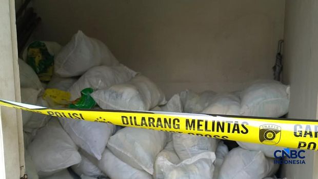 Menteri Pertanian sekaligus Kepala Badan Pangan Nasional (Bapanas) Amran Sulaiman saat menyidak jalan Kayu Manis 10, Jakarta Timur, Rabu (28/10/2026). Menteri Pertanian sekaligus Kepala Badan Pangan Nasional (Bapanas) Amran Sulaiman saat menyidak jalan Kayu Manis 10, Jakarta Timur, Rabu (28/10/2026). (CNBC Indonesia/Martyasari Rizky)