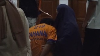 Dwi Bagus Bersimpuh ke Istri Usai Rekonstruksi Pembunuhan Istri Siri dan Anak