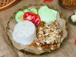 5 Rekomendasi Ayam Geprek dan Penyet Buat Anak Kos di Sekitar USU