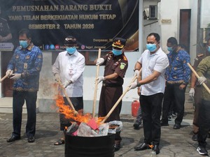Kejari Denpasar Musnahkan 12,9 Kg Sabu dan 63 Ribu Ekstasi