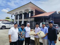 Sugiat Santoso Serahkan Paket Sembako-Lembu untuk Haul ke-103 Tuan Guru Besilam