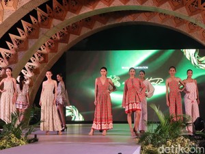 Peragakan 67 Busana Berkelanjutan, Labdanation Fashion Week Cetak Rekor Dunia