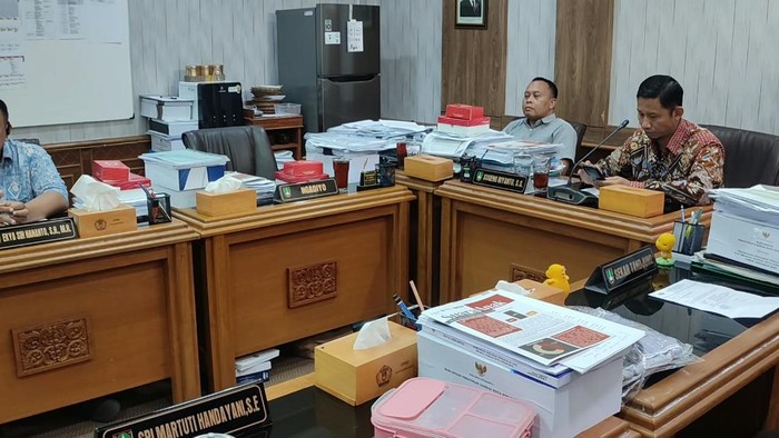 Suasana Rapat Dengar Pendapat DPRD Kota Solo dengan perwakilan manajemen Persis Solo, Rabu (28/10/2026).