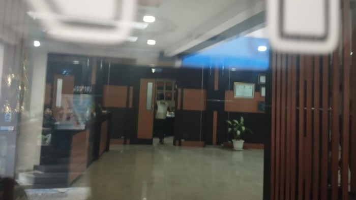 Petugas KPK menggeledah di kantor Bea Cukai Kudus, Rabu (28/10/2026).