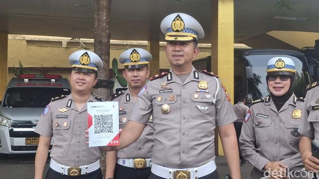 Polresta Bogor Kota bersama mahasiswa Cipayung Plus menggelar memperingati Hari Sumpah Pemuda dan menggalang dana untuk korban bencana karhutla. (M Sholihin/detikcom)