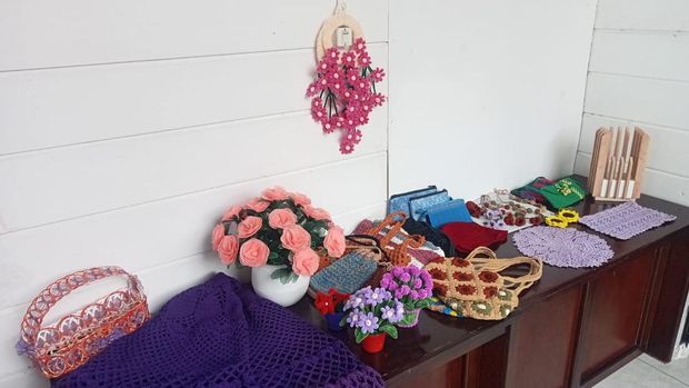 Produk kriya ekonomi kreatif danau Toba