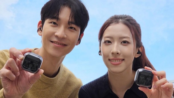 Samsung Galaxy Buds On Segera Masuk RI, Earbuds Jepit Bisa Akses Gemini