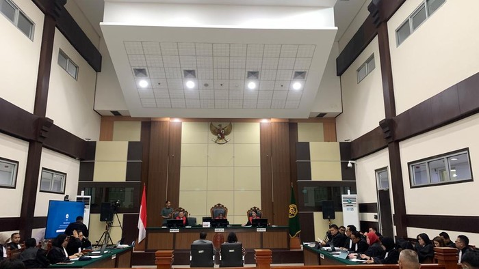 Sidang Roy Suryo
