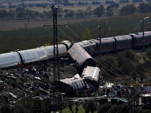 Video Cerita Korban Selamat Tabrakan Kereta Spanyol: Orang Terlempar ke Udara