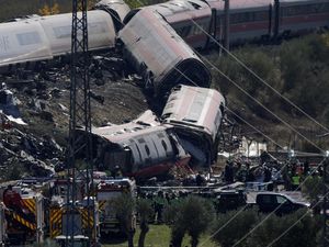 Video: 2 Kereta Cepat Tabrakan di Spanyol, Sedikitnya 68 Orang Tewas