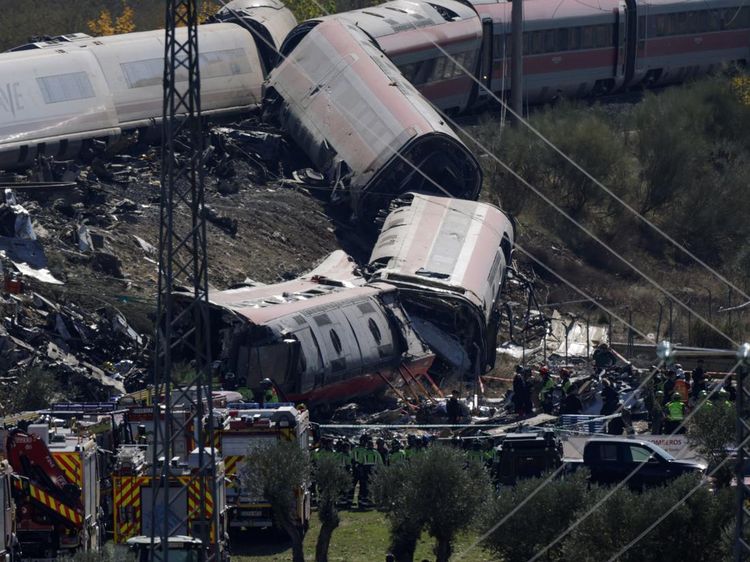 Tabrakan Kereta Cepat di Spanyol, Operasi Penyelamatan Berlangsung