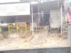 Banjir Melanda Sejumlah Titik di Kota Batu