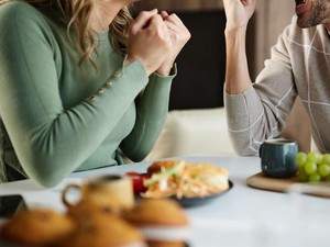 Tega! Suami Marahi Istri Hanya karena Pesan Sup Jamur Rp22 Ribu
