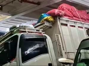 Viral Gelombang Tinggi di Penyeberangan Sumbawa-Lombok, Truk Nyaris Terguling