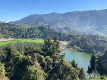 Telaga Warna yang Menyapa dari Ketinggian