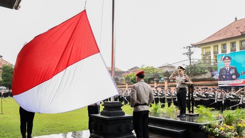 Upacara Peringatan Ke-98 Hari Sumpah Pemuda Tahun 2026 di halaman depan Mapolda Bali, Rabu (28/10/2026). (Dok. Polda Bali)