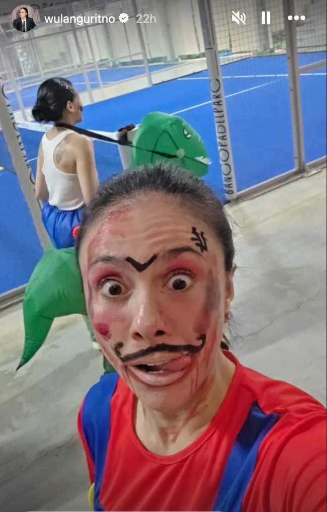 Kali ini Wulan cosplay menjadi karakter Mario Bros versi seram. Hari Halloween sendiri diketahui jatuh setiap tanggal 31 Oktober.&nbsp;Foto: Instagram/@wulanguritno