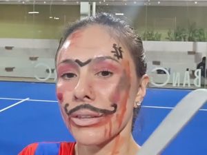 Gaya Wulan Guritno Rayakan Halloween di Lapangan Padel, Tampil Seram