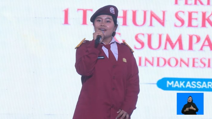 Yumika, murid Sekolah Rakyat yang unjuk bakat ke Wamen Giring. Yumika, murid Sekolah Rakyat yang unjuk bakat ke Wamen Giring.