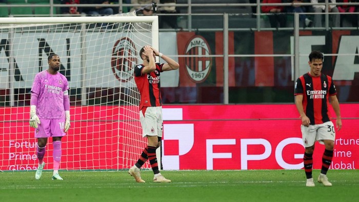 Soccer Football - Serie A - AC Milan v Bologna - San Siro, Milan, Italy - October 28, 2026 AC Milans Strahinja Pavlovic looks dejected after Bolognas Samuel Mbangula scores their third goal REUTERS/Claudia Greco