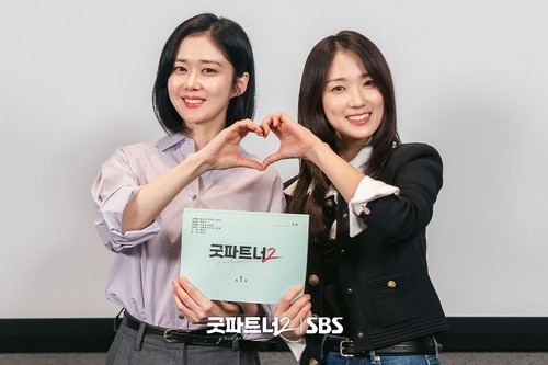 Jang Nara dan Kim Hye Yoon di sesi reading drama Korea Good Partner 2.