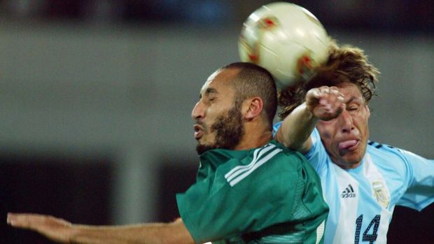 TRIPOLI, LIBYA - APRIL 30: Laenderspiel 2003, Tripolis; Libyen - Argentinien (LYB - ARG); Saadi GADDAFI/LYB, Gabriel HEINZE/ARG (Photo by Andreas Rentz/Bongarts/Getty Images)