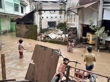 Banjir Melanda 4 Kecamatan di Medan, 617 Warga Mengungsi