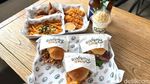 Tak Perlu ke Bandung, Burger Viral Ini Sekarang Bisa Dicicipi di Tangsel Tak Perlu ke Bandung, Burger Viral Ini Sekarang Bisa Dicicipi di Tangsel