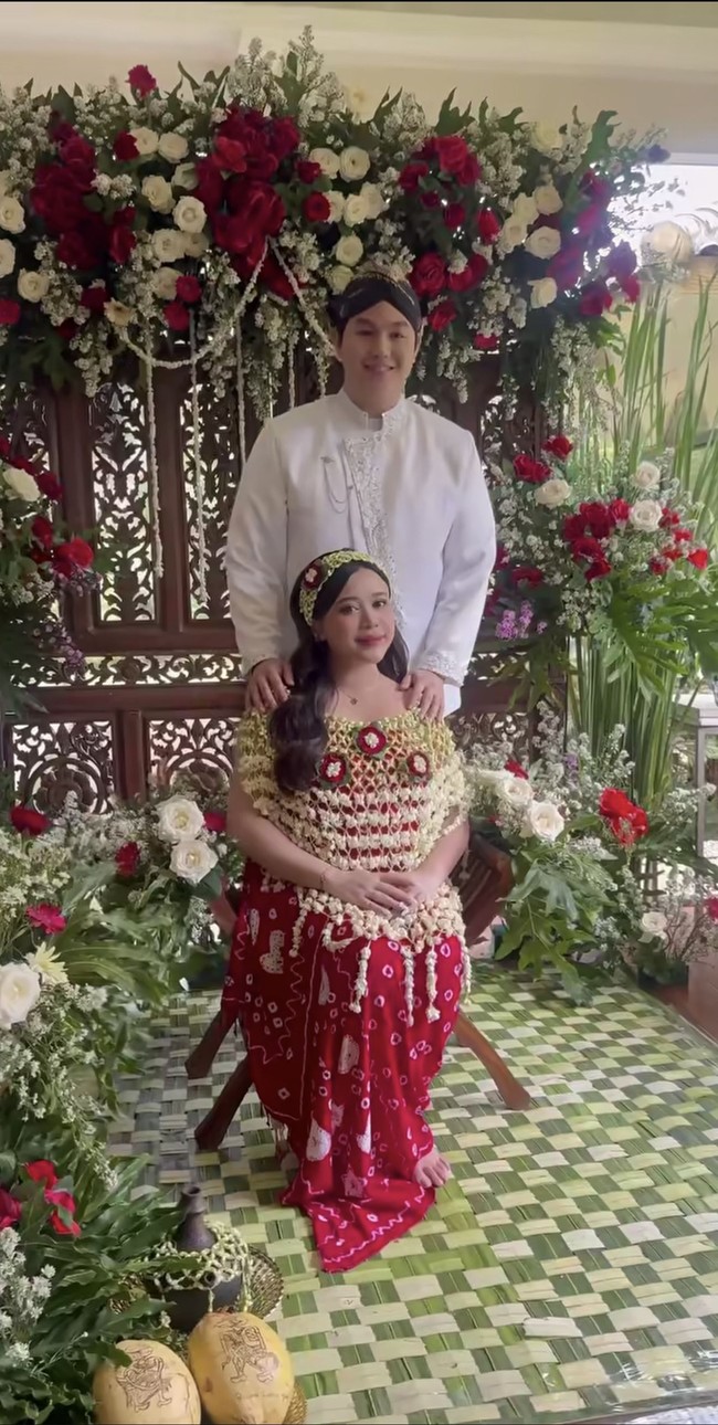 Brisia Jodie gelar acara 7 bulanan kehamilan pertamanya dengan Jonathan Alden. Penampilan Jodie dengan perut yang semakin membesar curi atensi. Foto: Instagram/@brisiajodie96