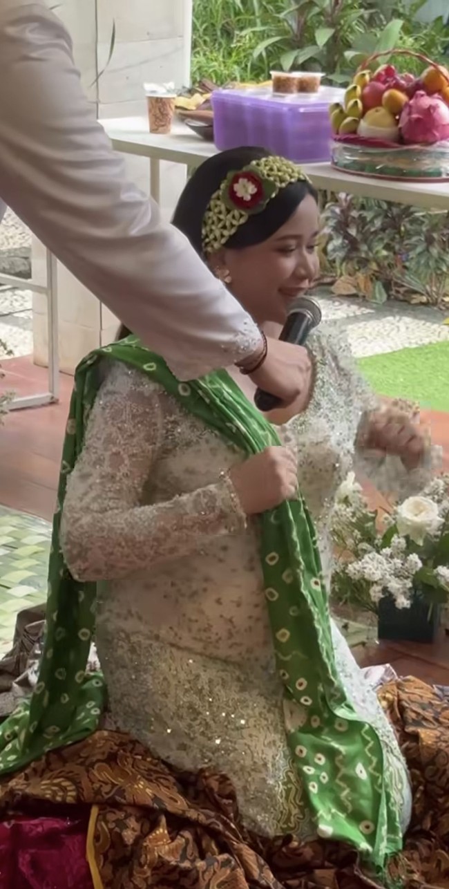 Sudah semakin mendekati waktu persalinan, baby bump di perut Jodie makin jelas terlihat membesar. Meski demikian bumil masih tetap terlihat aktif.&nbsp;Foto: Instagram/@brisiajodie96