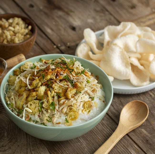 10 Bubur Ayam Legendaris di Jakarta yang Racikannya Bikin Nagih