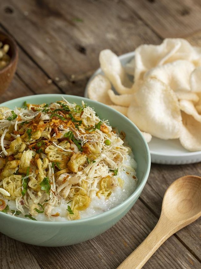 10 Bubur Ayam Legendaris di Jakarta yang Racikannya Bikin Nagih